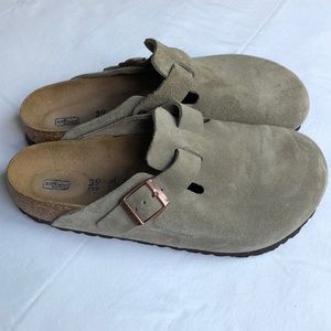 Suede Birkenstock Boston clog